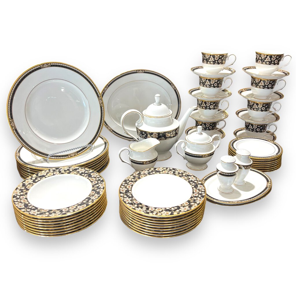 56 pc Lenox Golden Dynasty China Dinnerware Set Serving for 8