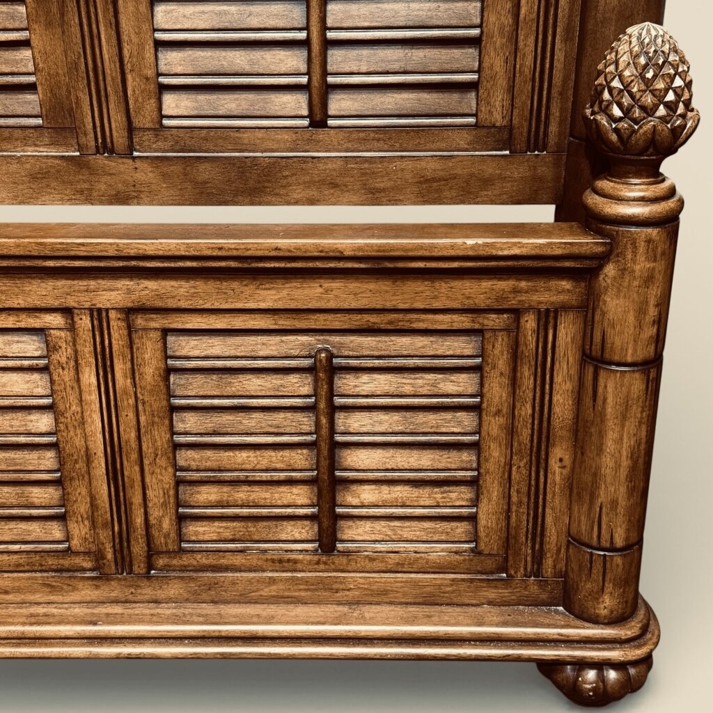 Broyhill Attic Heirlooms King Shutter Panel Bed w/ Pineapple Fenials 80Lx92Wx66H