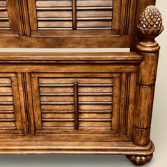 Broyhill Attic Heirlooms King Shutter Panel Bed w/ Pineapple Fenials 80Lx92Wx66H